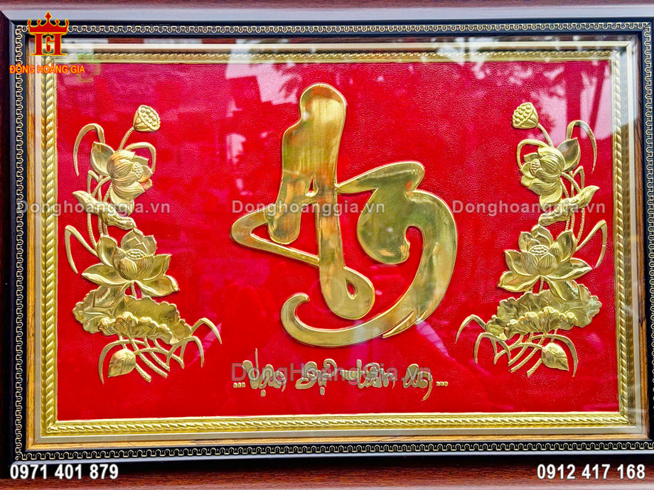 Từng đường nét trên bức tranh chữ an được khắc họa tinh xảo